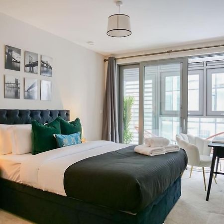 Stylish Urban Sanctuary With Parking Appartement Londen Buitenkant foto