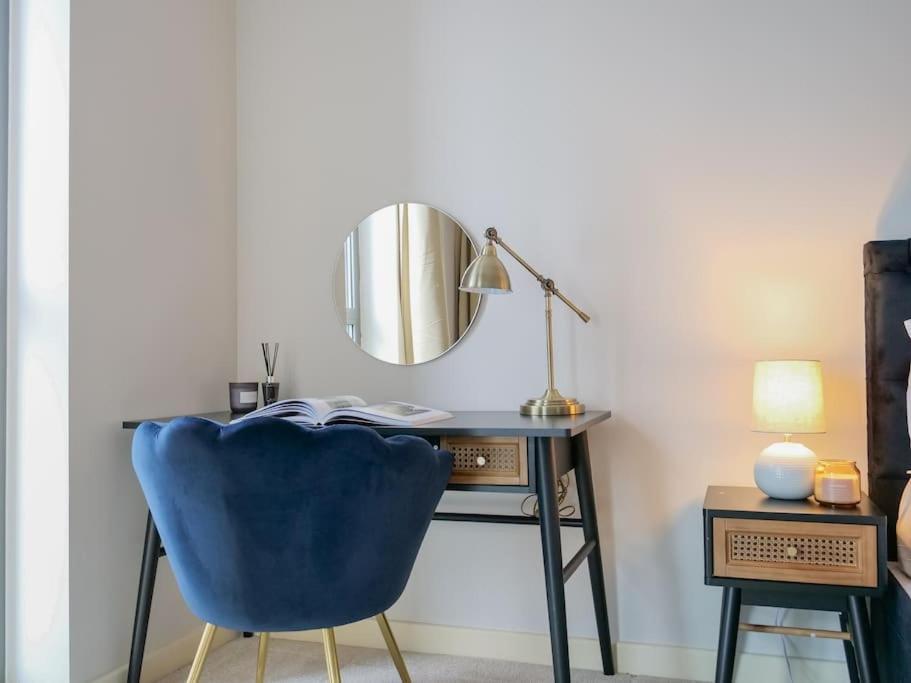 Stylish Urban Sanctuary With Parking Appartement Londen Buitenkant foto