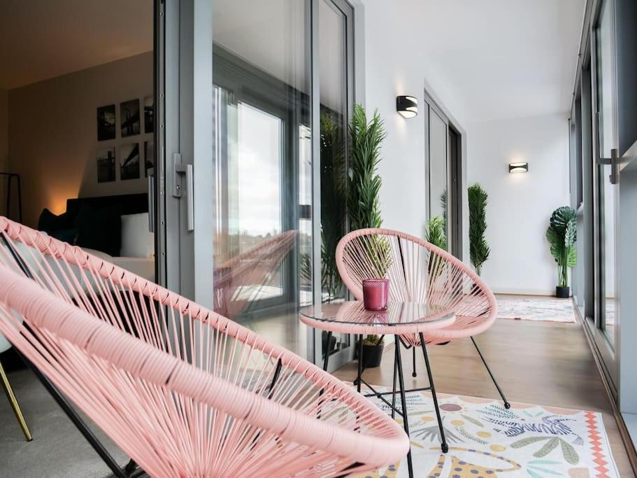 Stylish Urban Sanctuary With Parking Appartement Londen Buitenkant foto