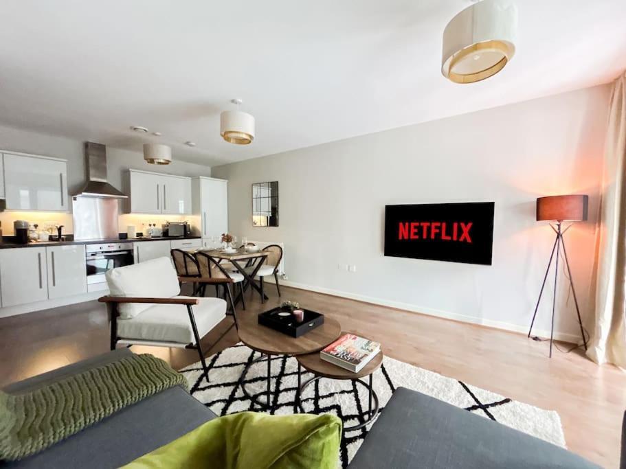 Stylish Urban Sanctuary With Parking Appartement Londen Buitenkant foto