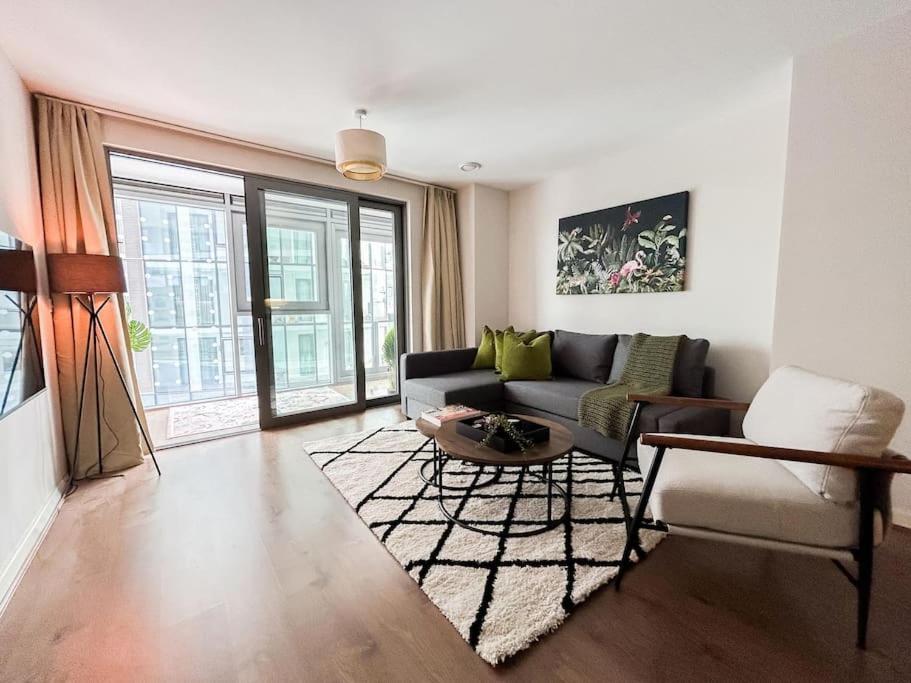 Stylish Urban Sanctuary With Parking Appartement Londen Buitenkant foto