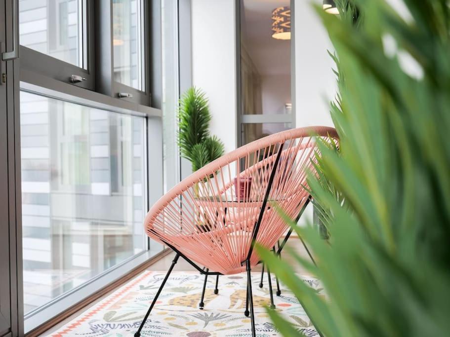 Stylish Urban Sanctuary With Parking Appartement Londen Buitenkant foto