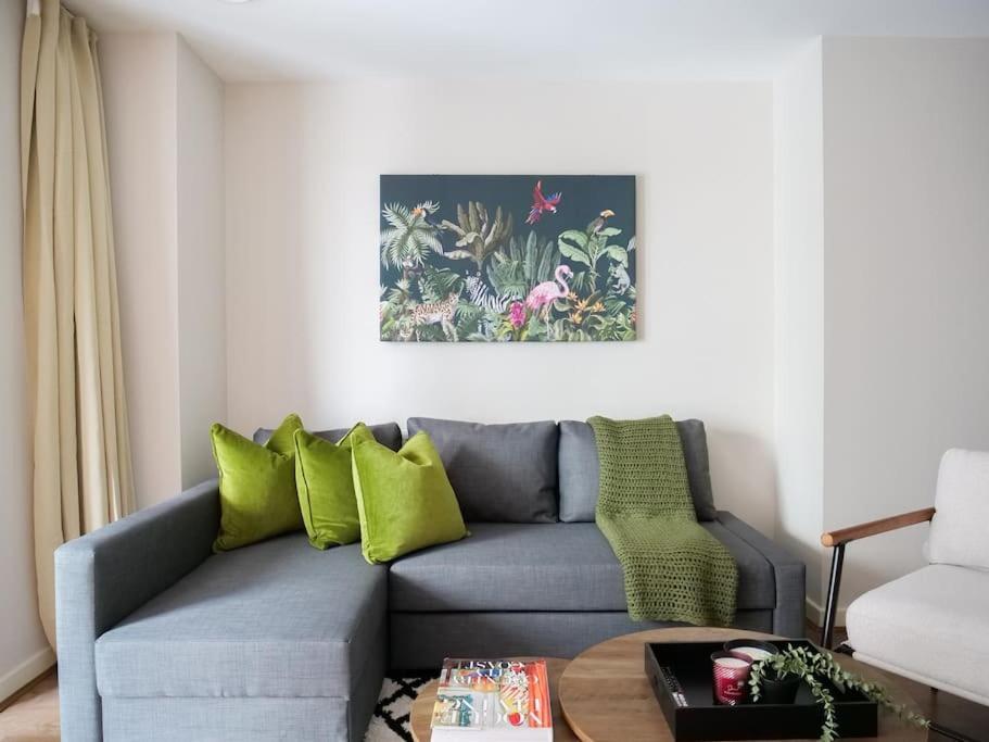 Stylish Urban Sanctuary With Parking Appartement Londen Buitenkant foto