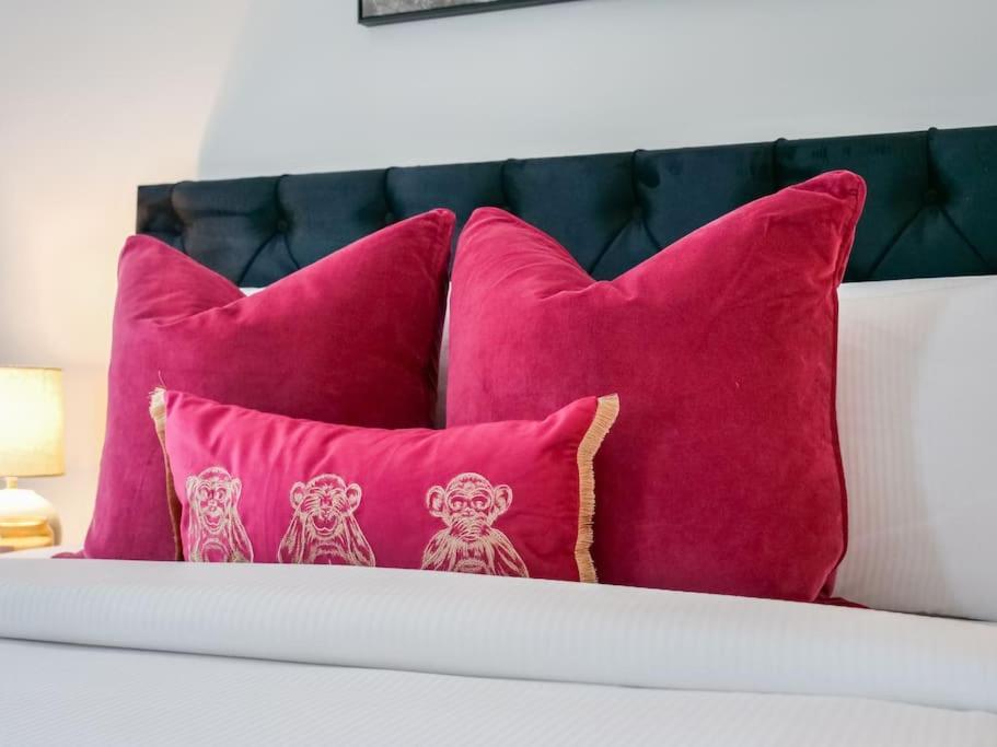 Stylish Urban Sanctuary With Parking Appartement Londen Buitenkant foto