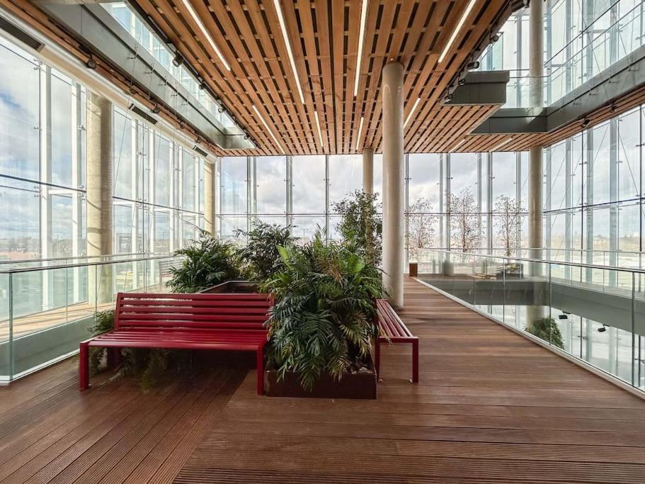 Stylish Urban Sanctuary With Parking Appartement Londen Buitenkant foto