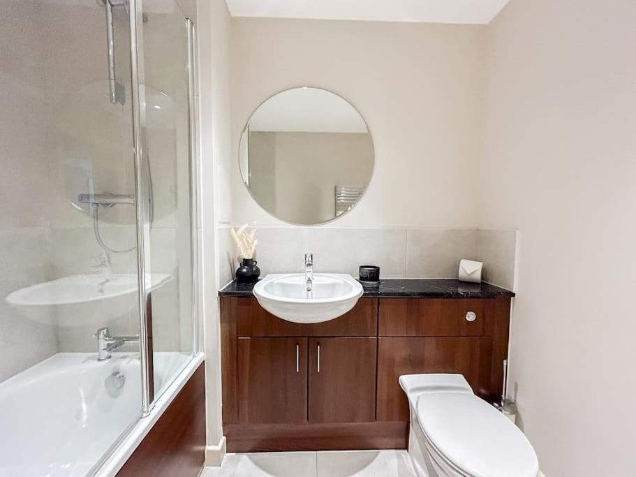 Stylish Urban Sanctuary With Parking Appartement Londen Buitenkant foto