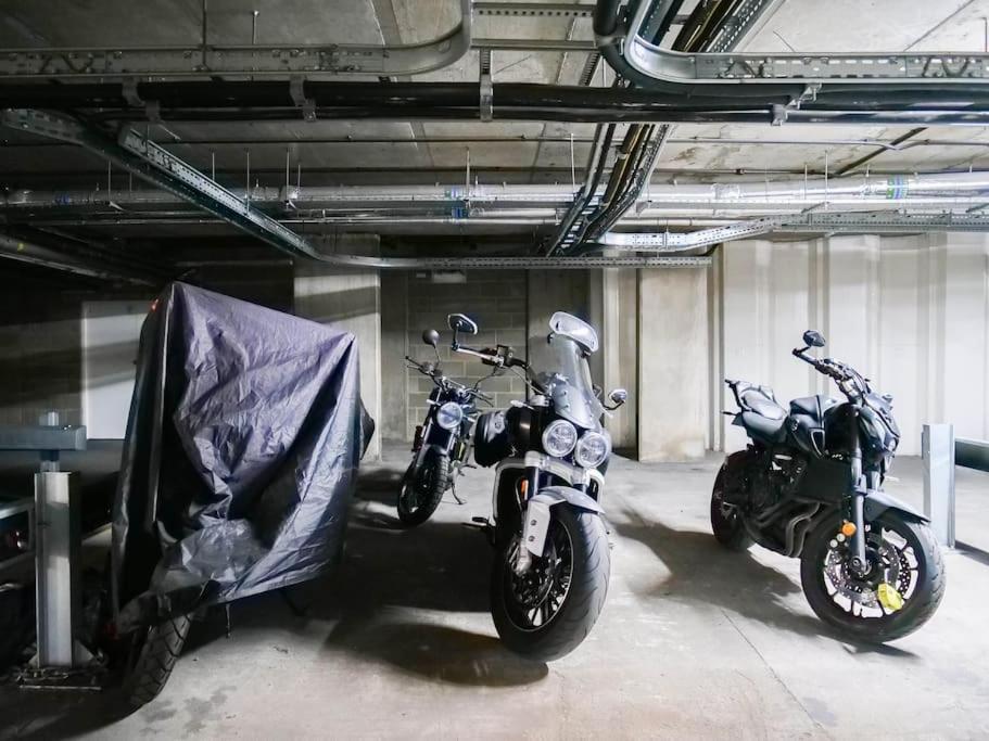 Stylish Urban Sanctuary With Parking Appartement Londen Buitenkant foto