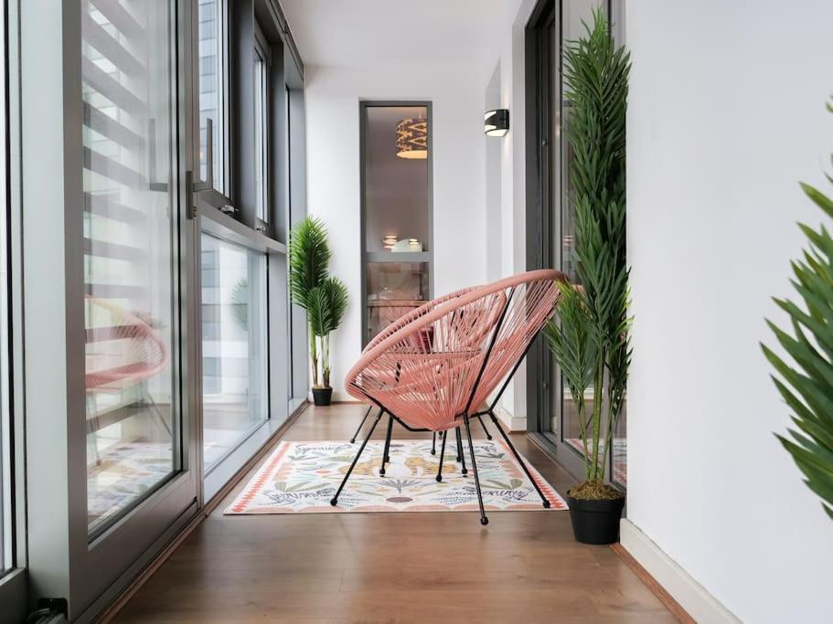 Stylish Urban Sanctuary With Parking Appartement Londen Buitenkant foto