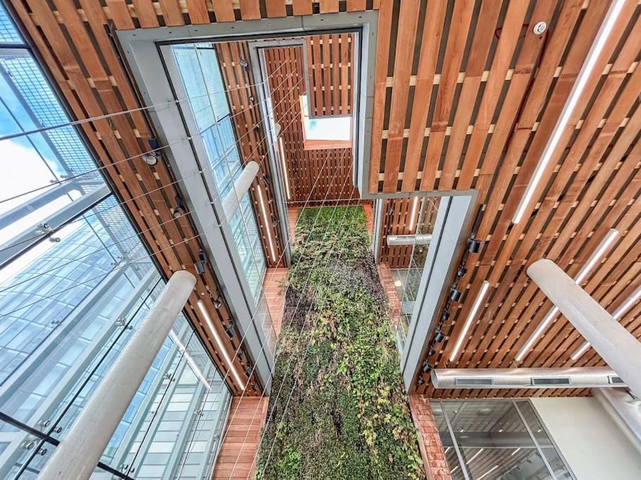 Stylish Urban Sanctuary With Parking Appartement Londen Buitenkant foto